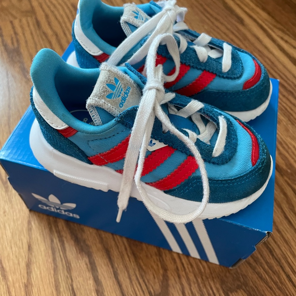 Toddler Adidas Retropy sneakers